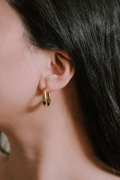 Lovoda - Curved Hoop Earrings | Gold