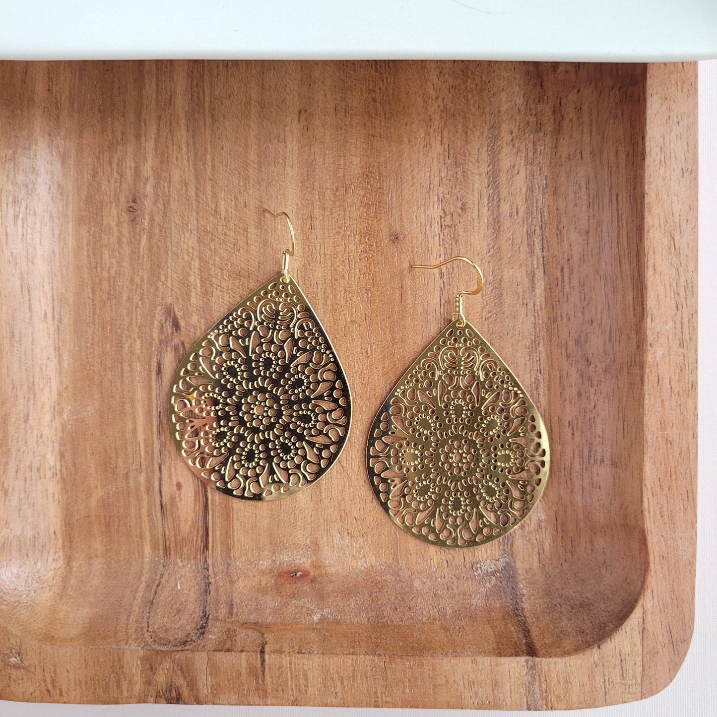 Spiffy & Splendid - Camilla Pendant Earrings - Gold // Jewelry
