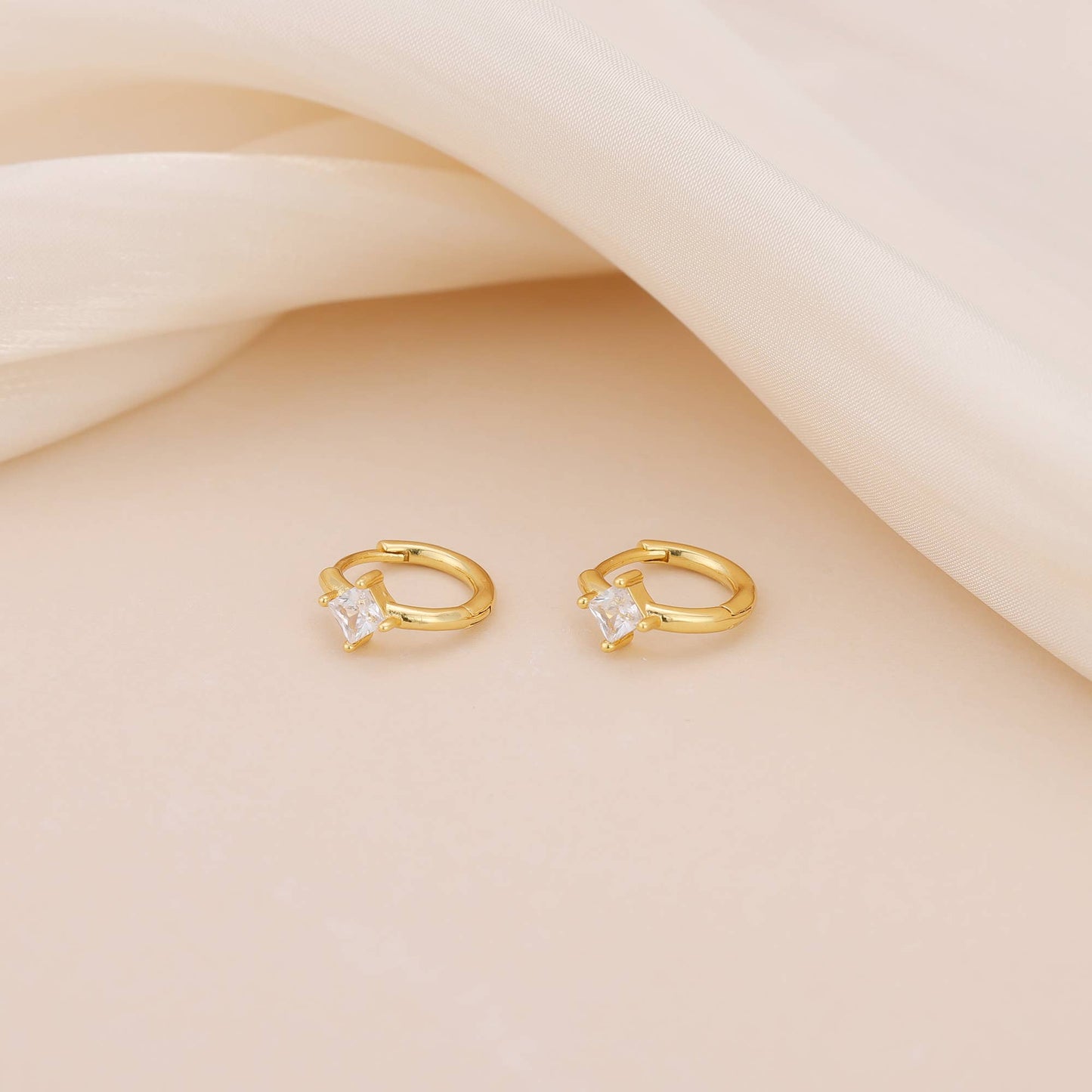 Melange Blanc - E183 huggie earring, diamond hoops, Diamond Huggie Earring