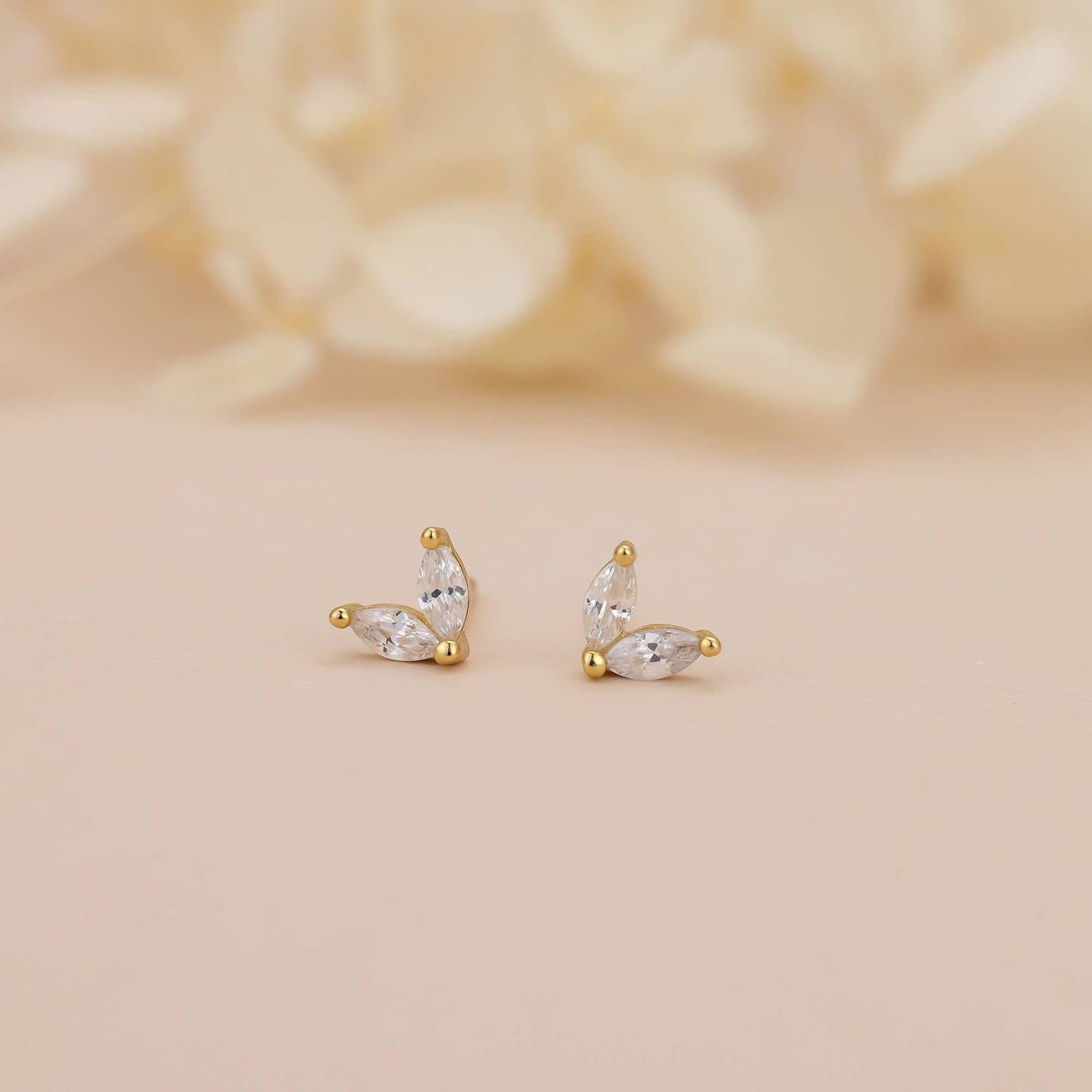 Melange Blanc - E100 gold flower stud earring, gold stud, flower studs