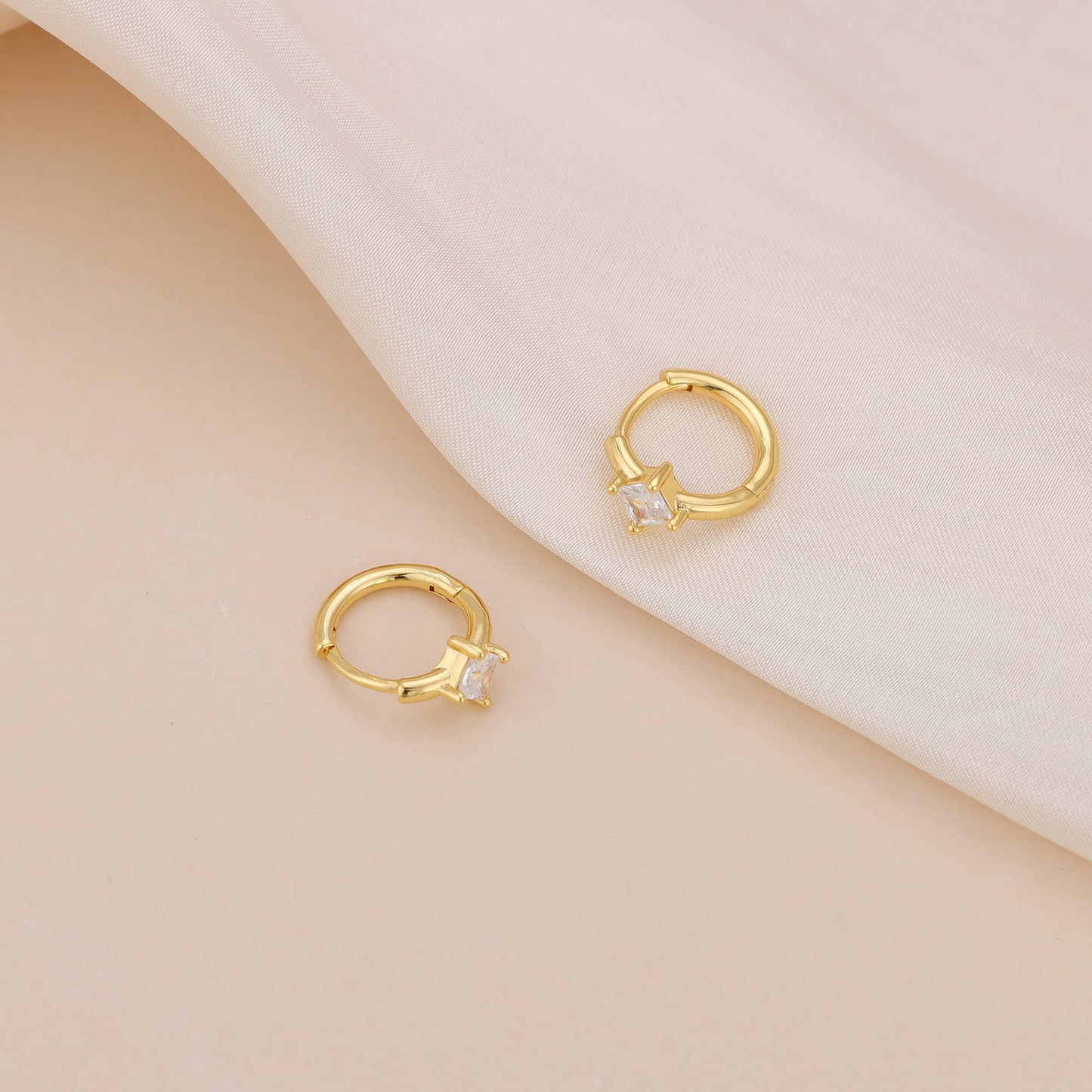 Melange Blanc - E183 huggie earring, diamond hoops, Diamond Huggie Earring