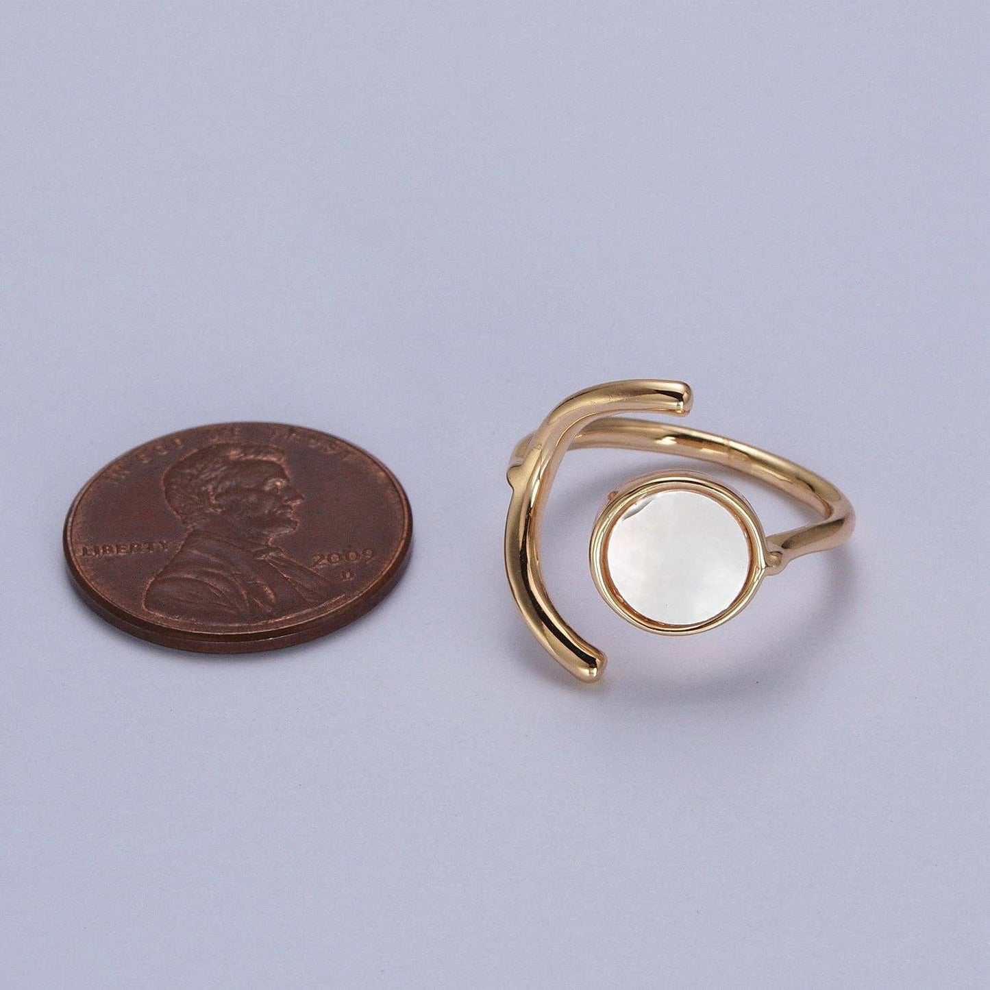Aim Eternal - Geometric Crescent Round Shell Pearl Adjustable Gold Ring