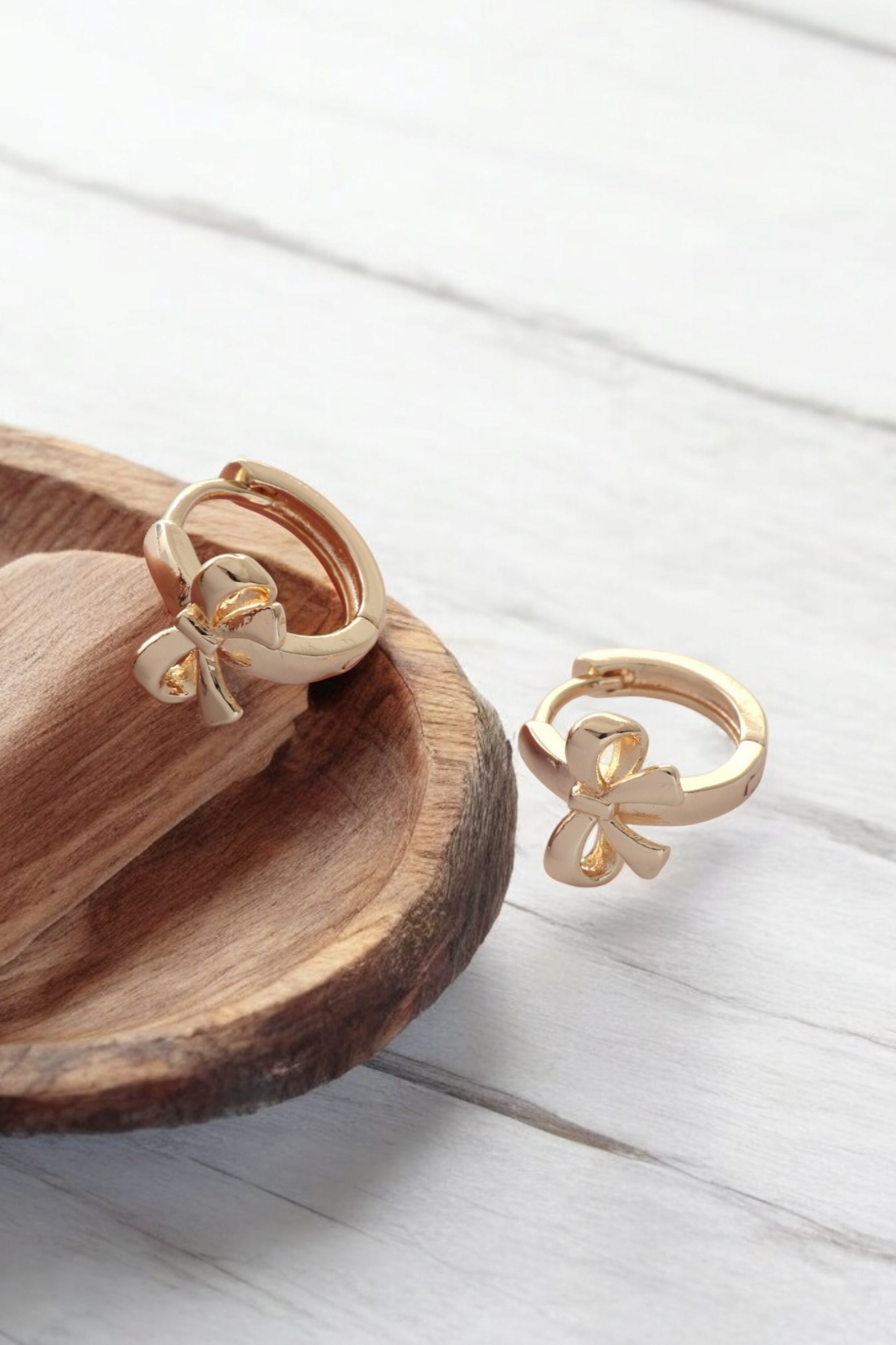 Twig & Rue boutique - Bow huggie hoops