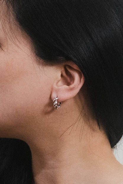 Lovoda - Twist Huggie Hoop Earrings | Silver