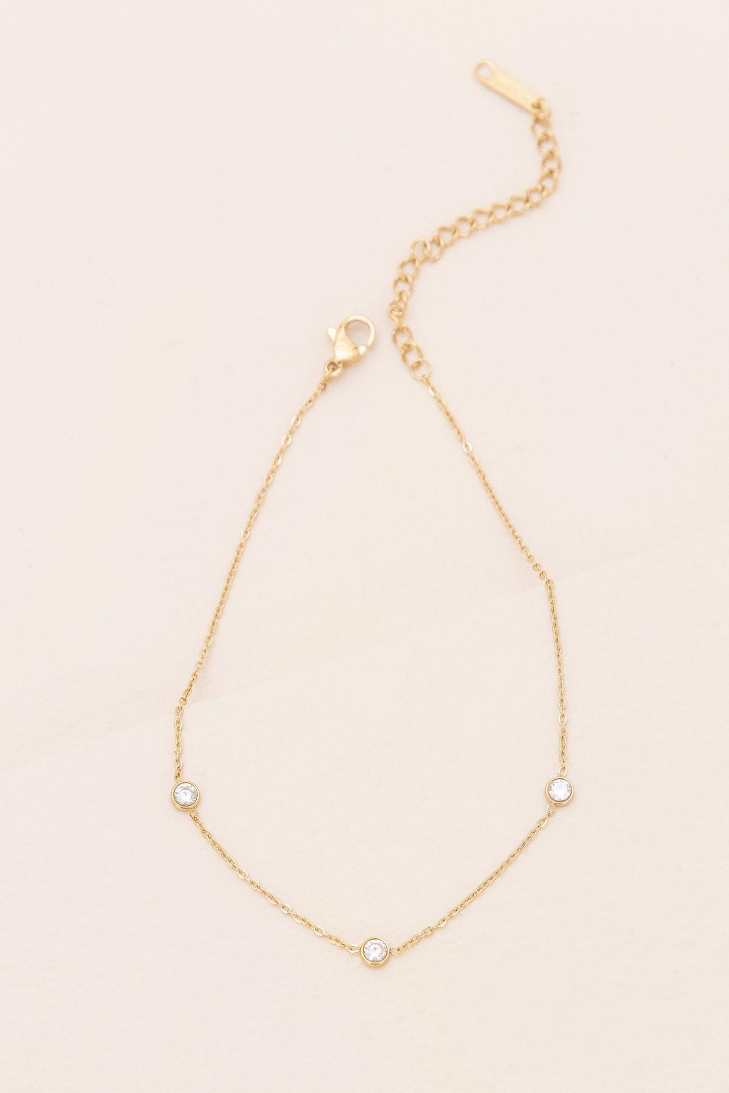 Lovoda - Minimal Circle Rhinestone Anklet