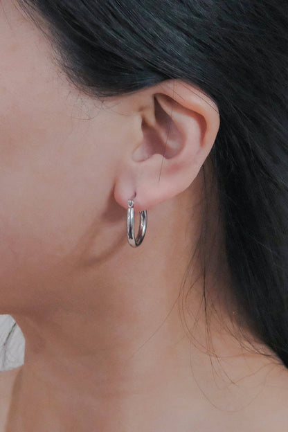 Lovoda - Classic Medium Hoop Earrings | Silver