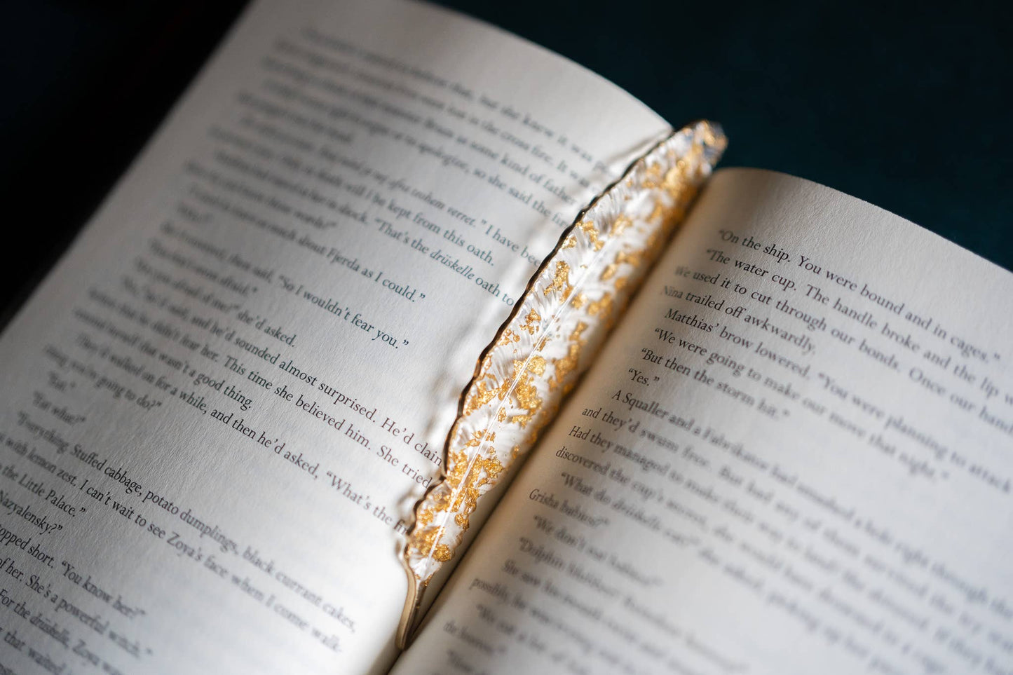 Dège Creative - Gold Feather Resin Bookmark