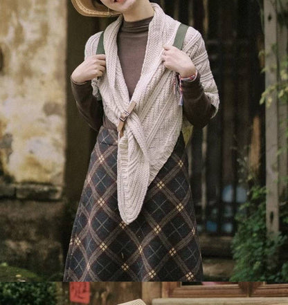 JC Sunny Fashion - JC63305 Hand Crafted Buckle Triangular Shawl