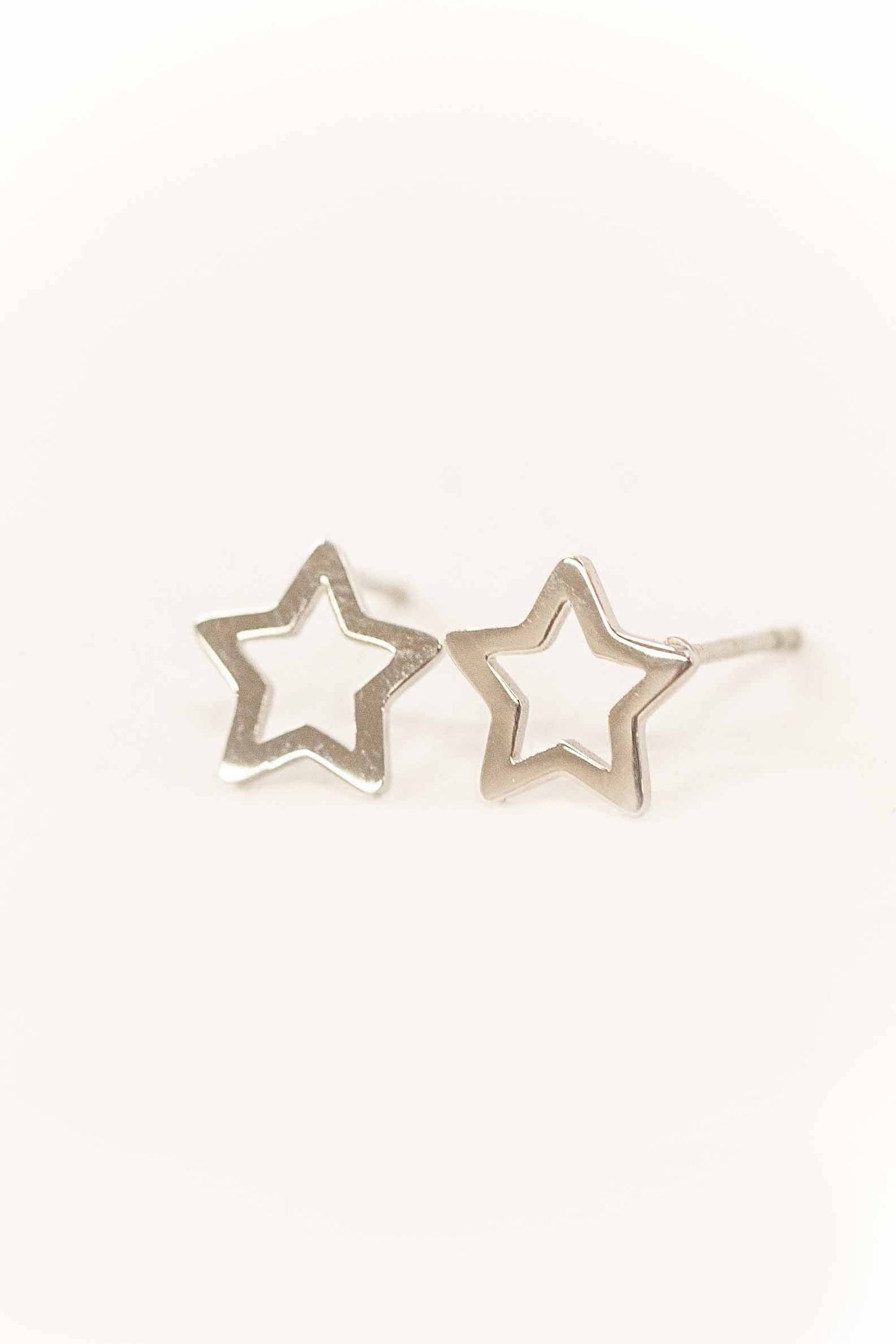 Lovoda - Star Outline Stud Earrings | Silver